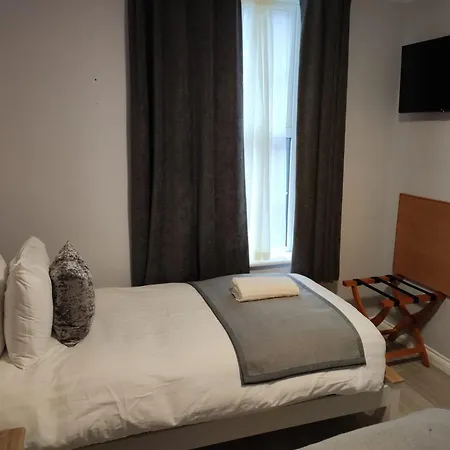 Kingdom Hostal *